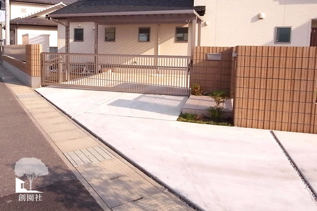 前橋市 跳ね上げ門扉 駐車場