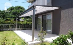 安中市　テラス屋根　タイルテラス　芝生