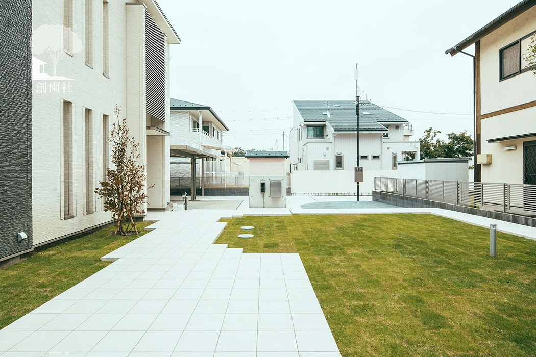 前橋市　タイルデッキ　天然芝